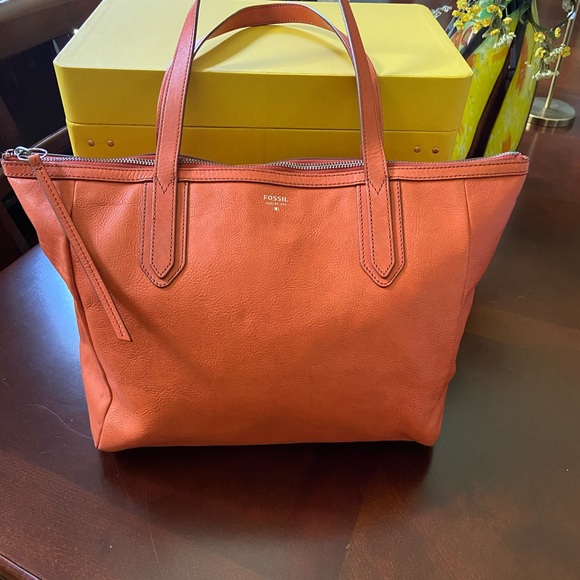 Fossil Handbag - Picture 2 of 11